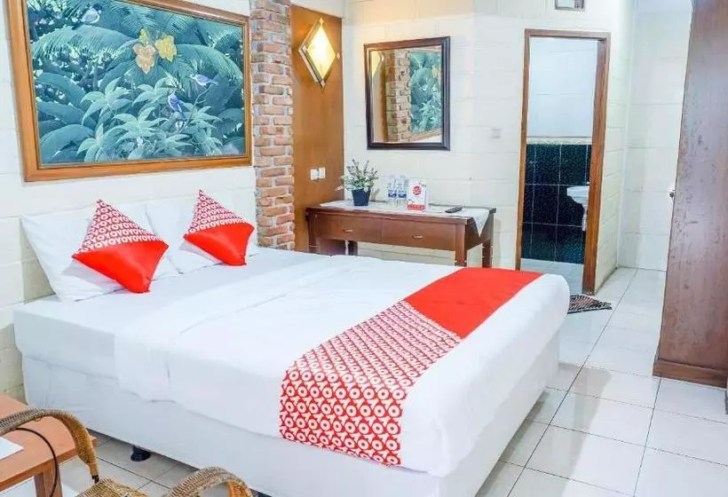 Retkeilymaja Cemara Asri By Oyo Rooms