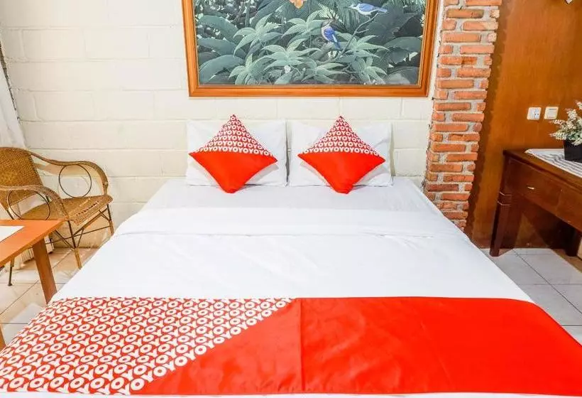 Retkeilymaja Cemara Asri By Oyo Rooms