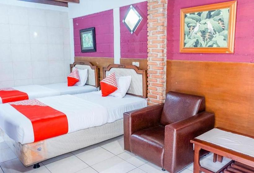 Hostel Cemara Asri By Oyo Rooms