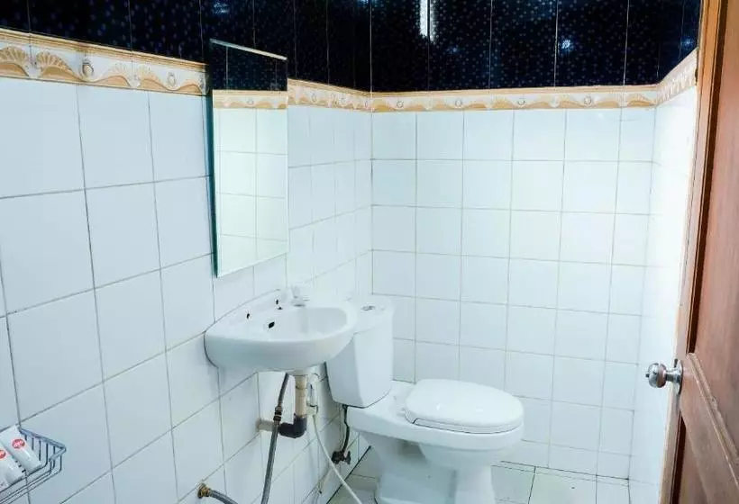 Retkeilymaja Cemara Asri By Oyo Rooms