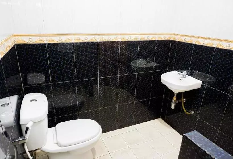 Retkeilymaja Cemara Asri By Oyo Rooms