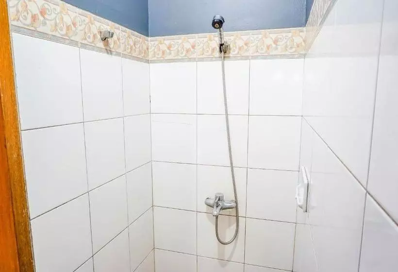 Retkeilymaja Cemara Asri By Oyo Rooms