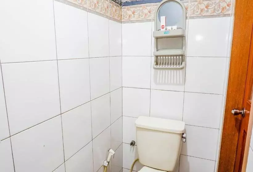 Retkeilymaja Cemara Asri By Oyo Rooms