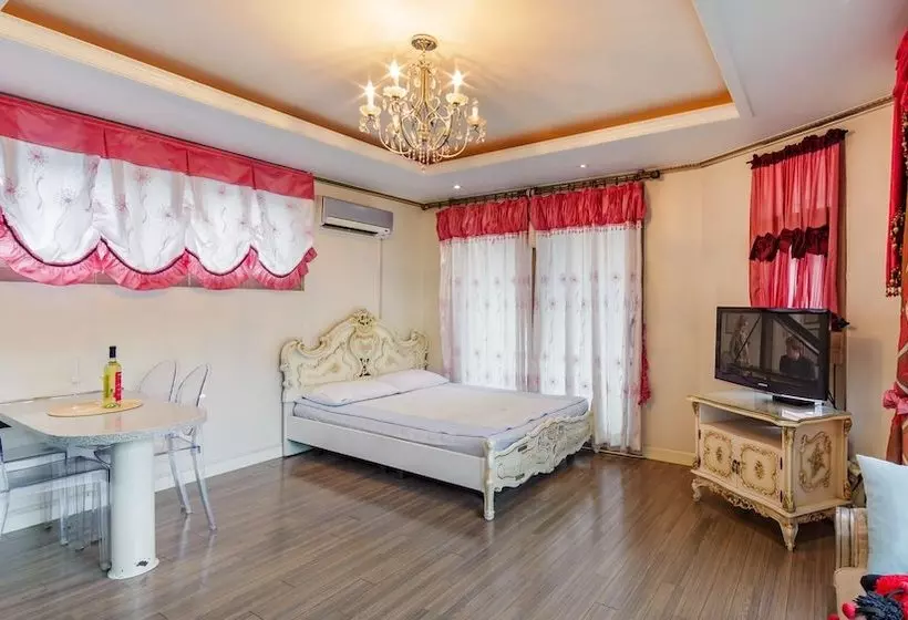 Hill House Pension Gapyeong