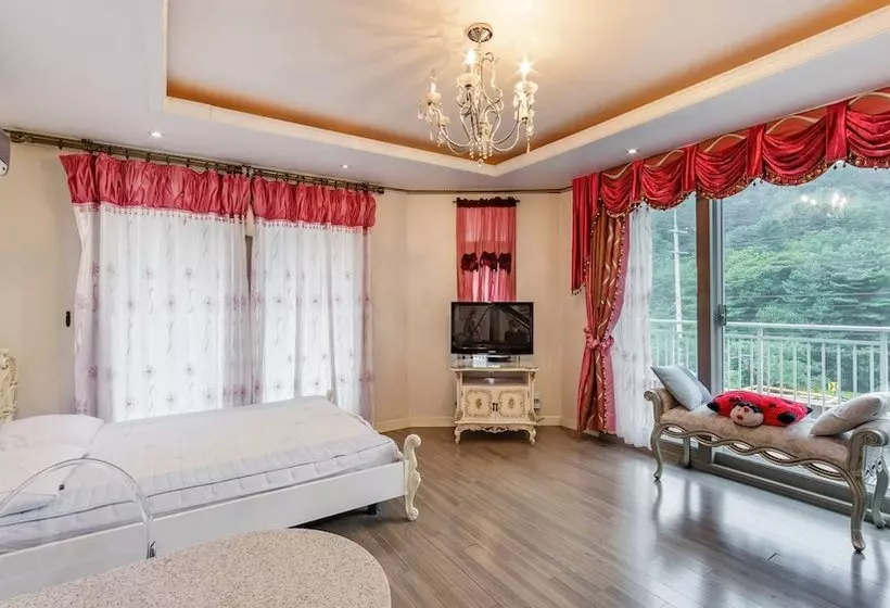 Hill House Pension Gapyeong