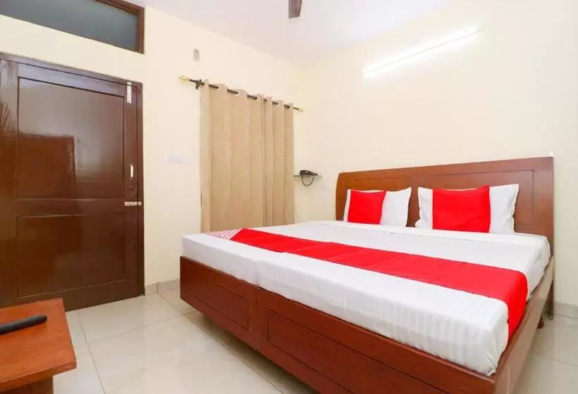 ホテル Chinar By Oyo Rooms