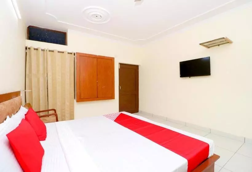 ホテル Chinar By Oyo Rooms