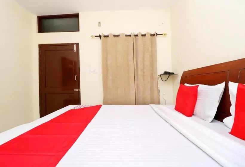 ホテル Chinar By Oyo Rooms