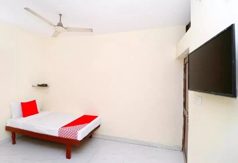 ホテル Chinar By Oyo Rooms