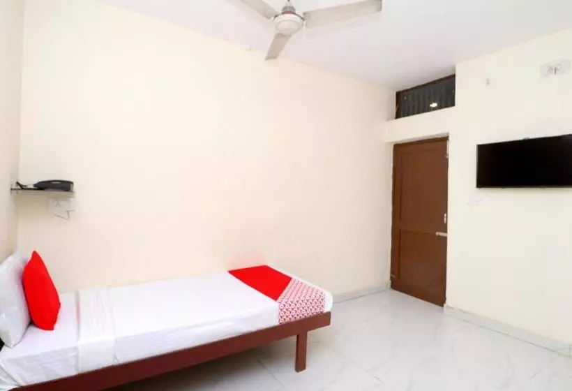 ホテル Chinar By Oyo Rooms