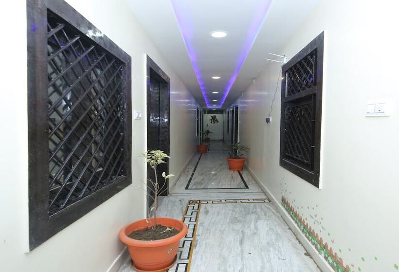 هتل Green Valley By Oyo Rooms