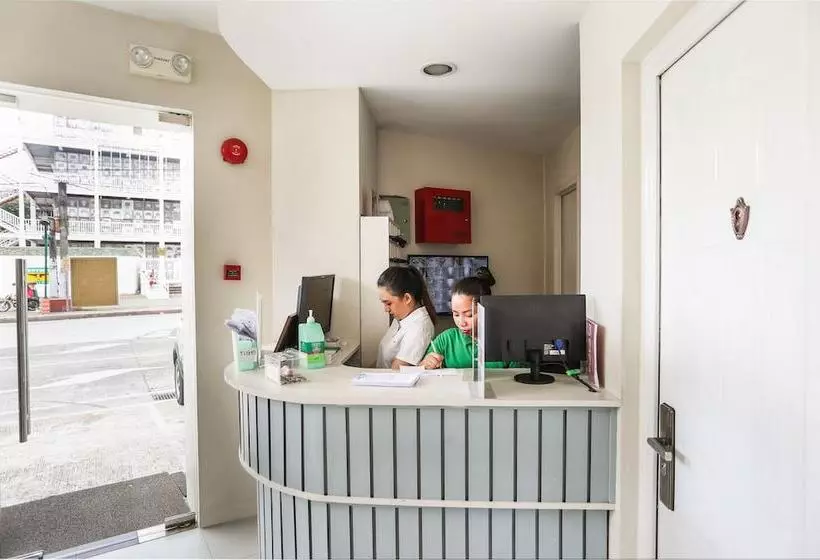 Hotelli Triangle Apartelle By Oyo Rooms