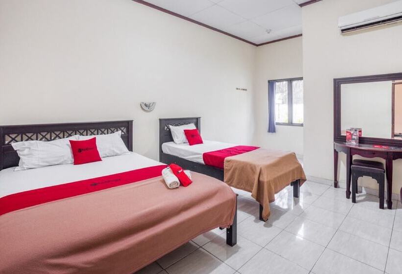 بنسيون Reddoorz Near Xt Square 2