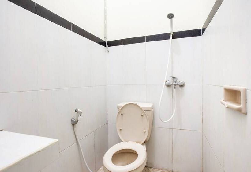 بنسيون Reddoorz Near Xt Square 2