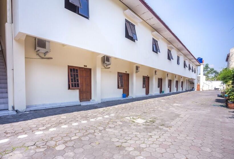 بنسيون Reddoorz Near Xt Square 2