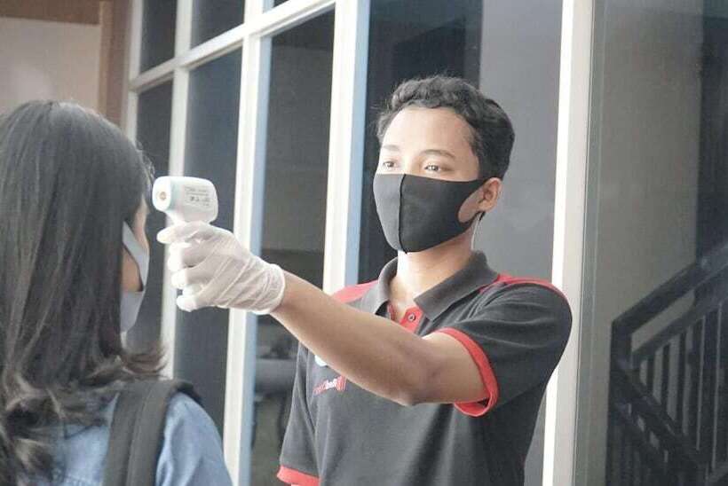 بنسيون Reddoorz Near Xt Square 2