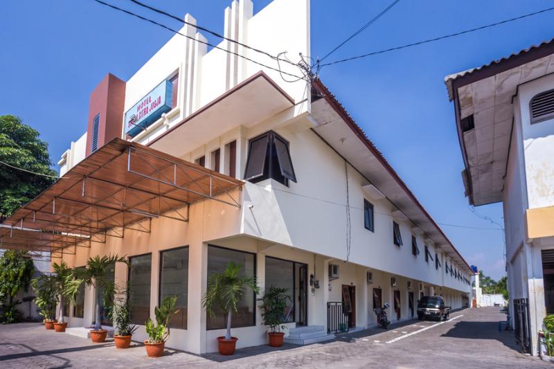 بنسيون Reddoorz Near Xt Square 2