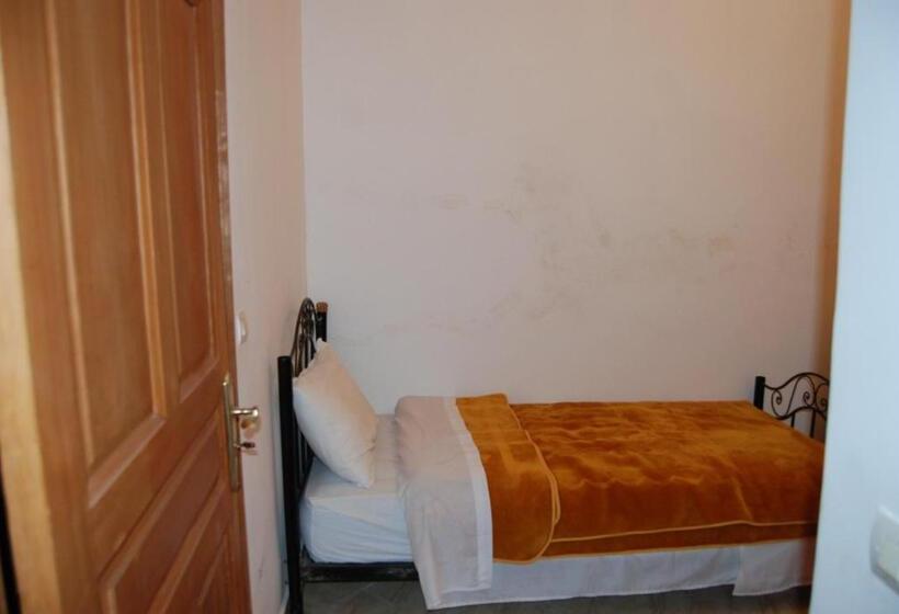 Отель Auberge Al Bassatine Imilchil