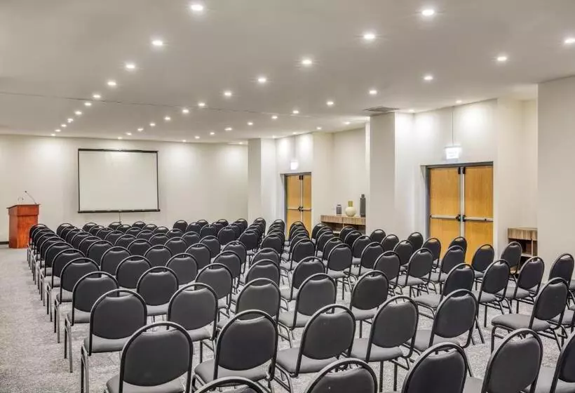 ホテル Fiesta Inn Guadalajara Periferico Poniente