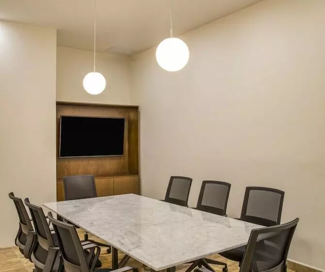 ホテル Fiesta Inn Guadalajara Periferico Poniente