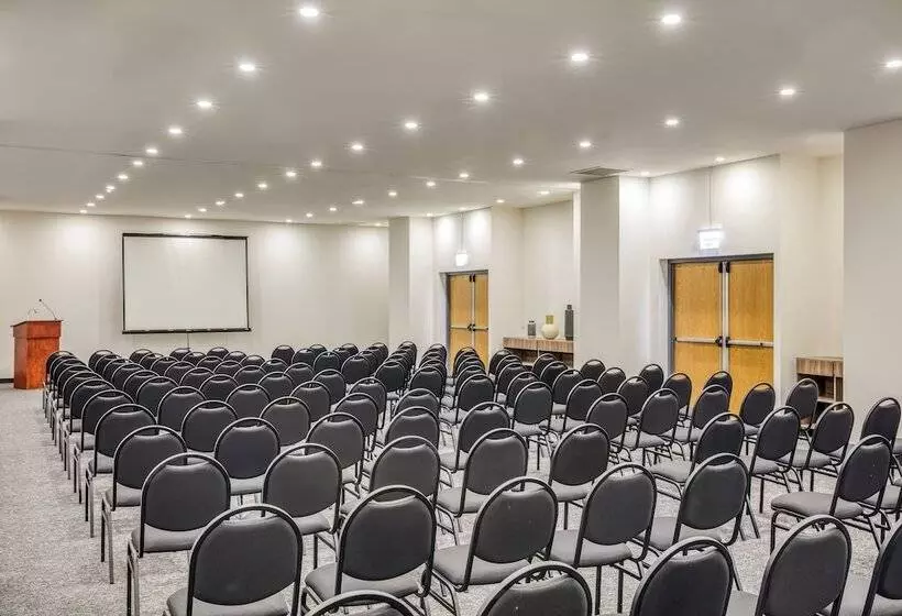 ホテル Fiesta Inn Guadalajara Periferico Poniente