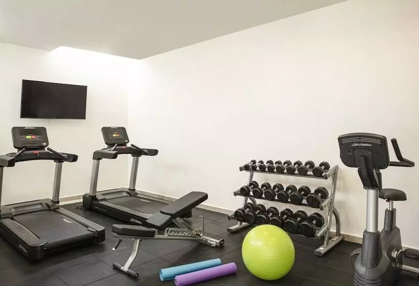 ホテル Fiesta Inn Guadalajara Periferico Poniente