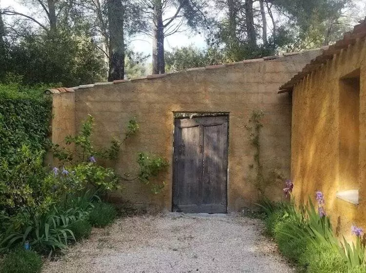 ペンション Le Mas Des Escans