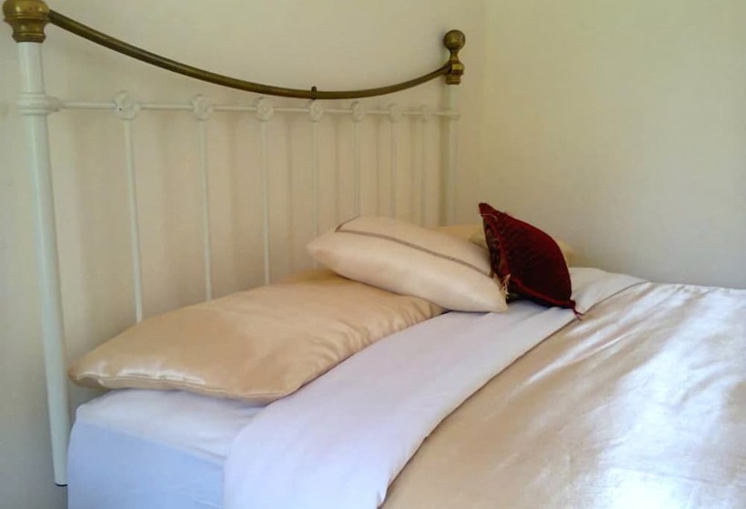 پانسیون Le Roc Royale  Tororo