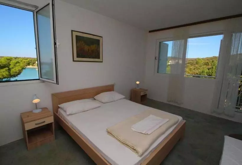 ペンション Rooms Marijana