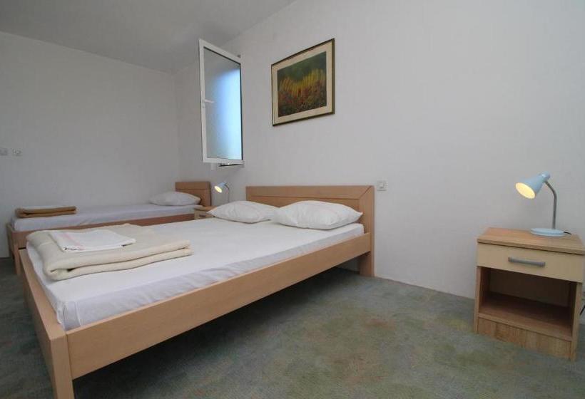 펜션 Rooms Marijana