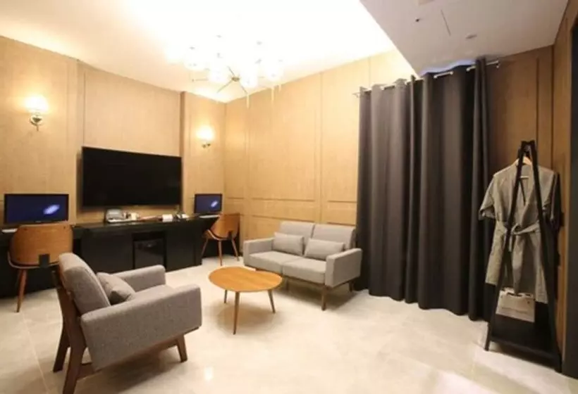 Royal Hotel Jeongeup