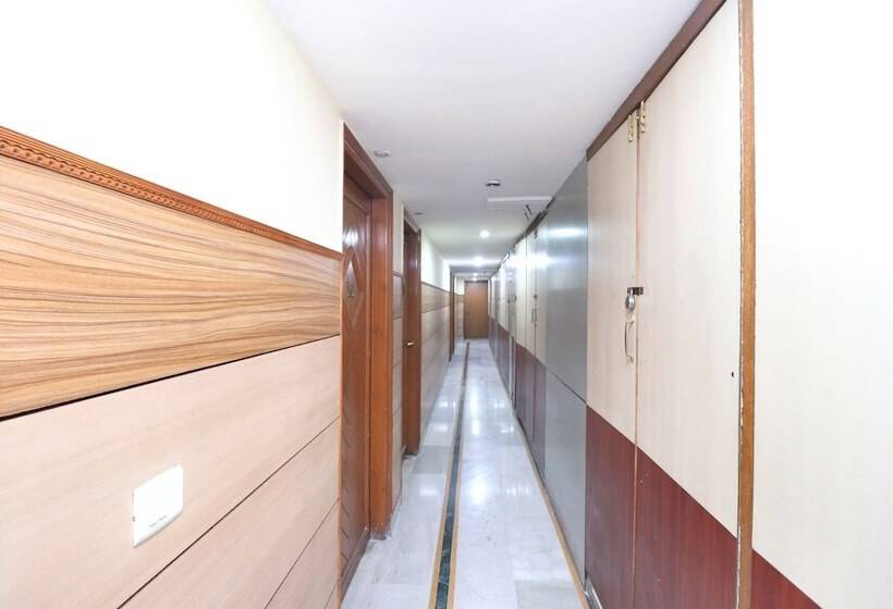 هتل Collection O 3504 Vivek International