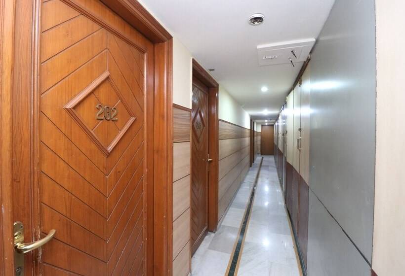 هتل Collection O 3504 Vivek International