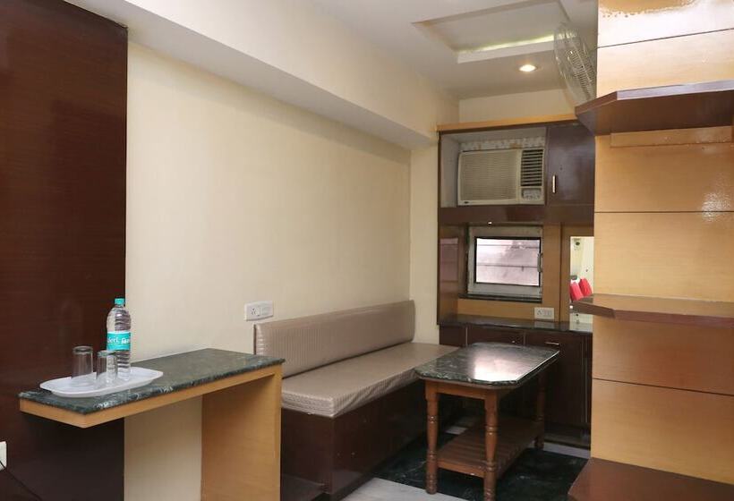 هتل Collection O 3504 Vivek International