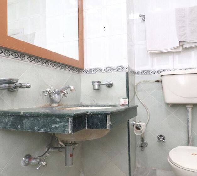 هتل Collection O 3504 Vivek International