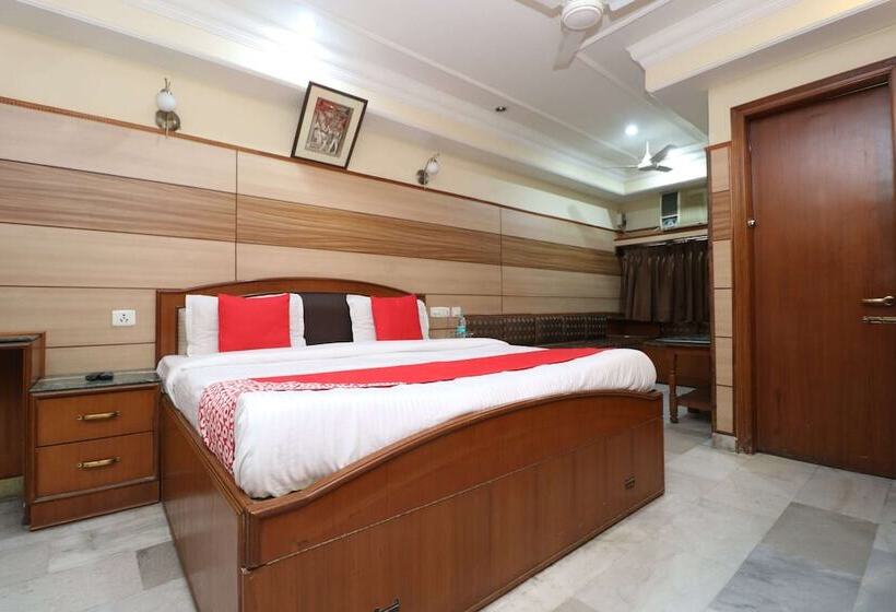 هتل Collection O 3504 Vivek International