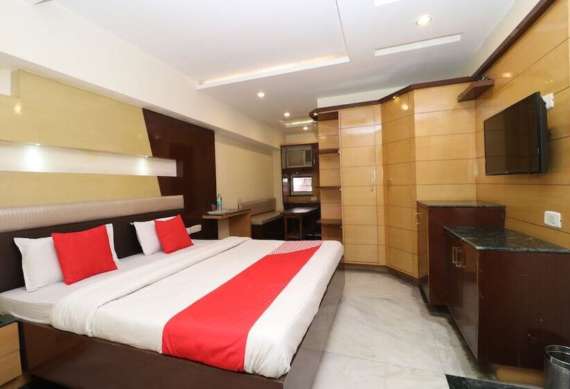 هتل Collection O 3504 Vivek International