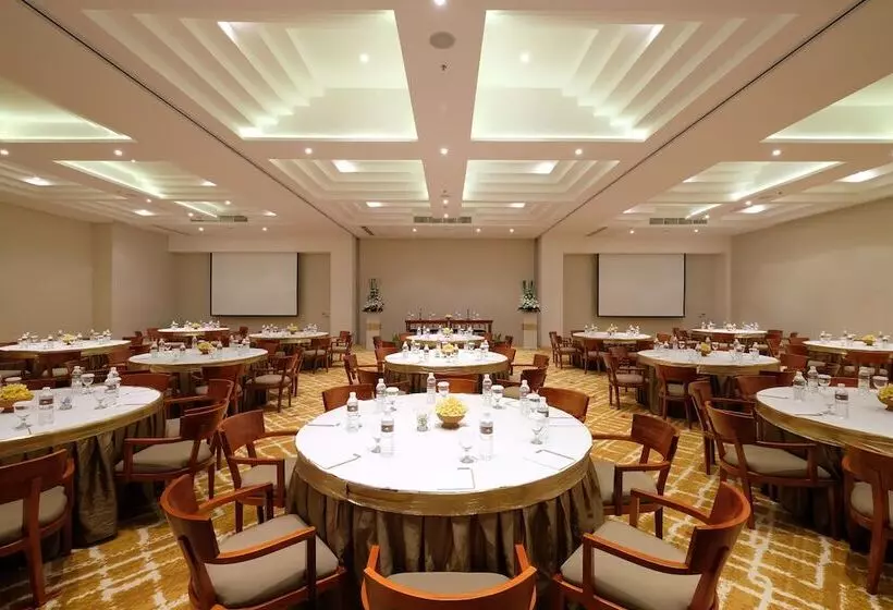 Hotelli Royal Suites At The Bandha