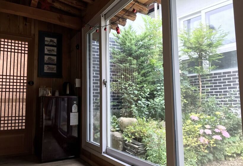 پانسیون Jeonju Geune