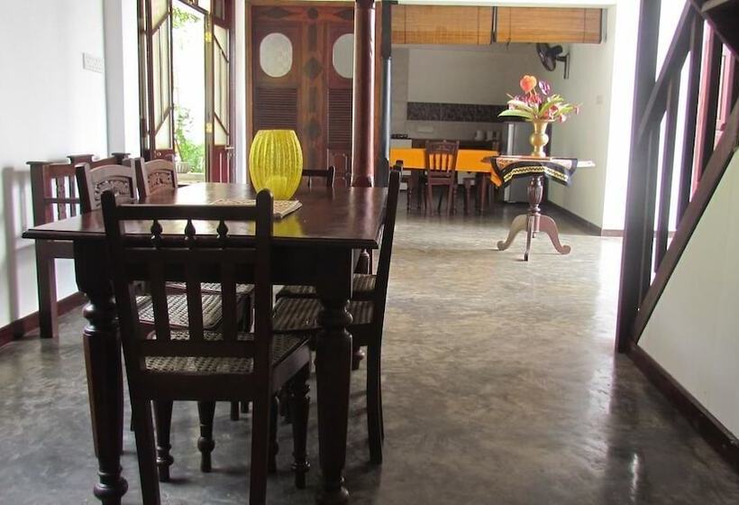 بنسيون Unawatuna Royal Lotus Villa