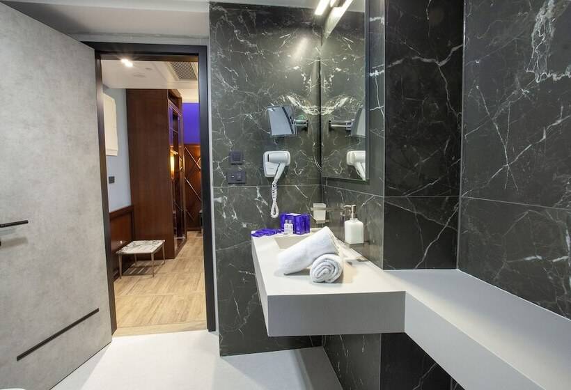 مسافرخانه Solun