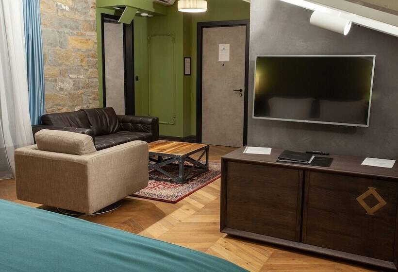 مسافرخانه Solun