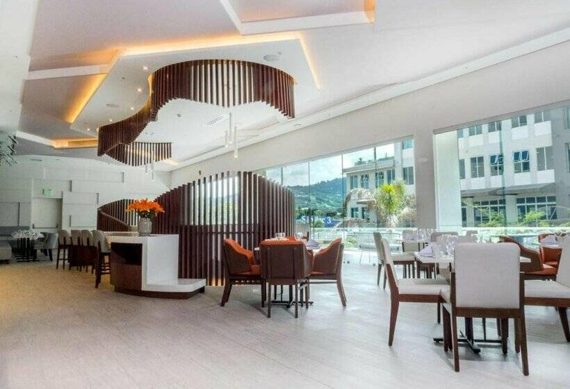 Отель Hilton Garden Inn Santa Ana San Jose