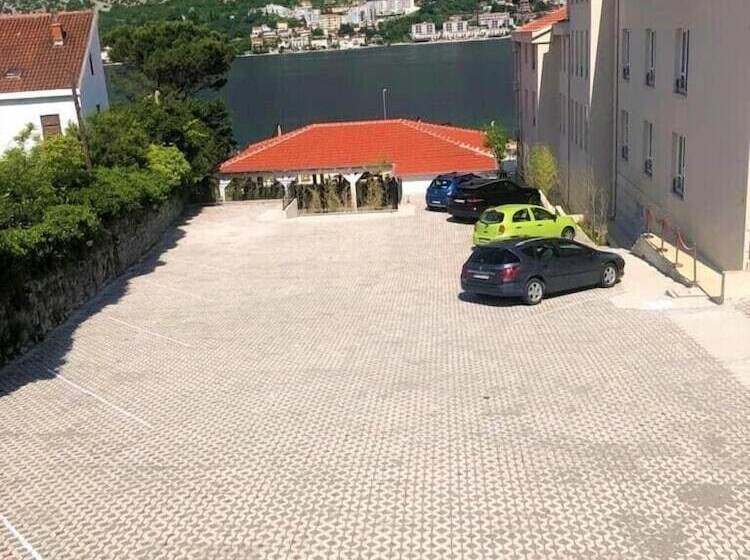 هتل Montebay Perla