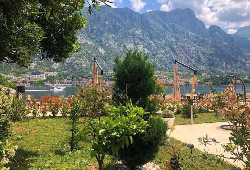 هتل Montebay Perla