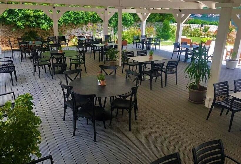 هتل Montebay Perla