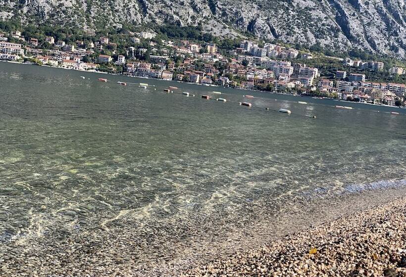 هتل Montebay Perla