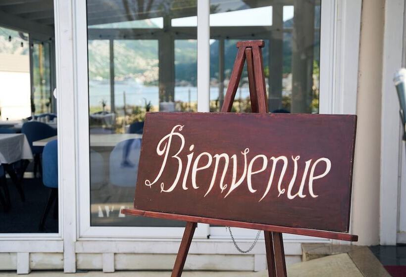 هتل Montebay Perla