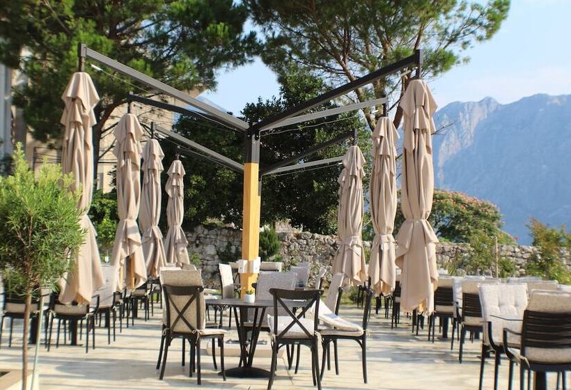 هتل Montebay Perla