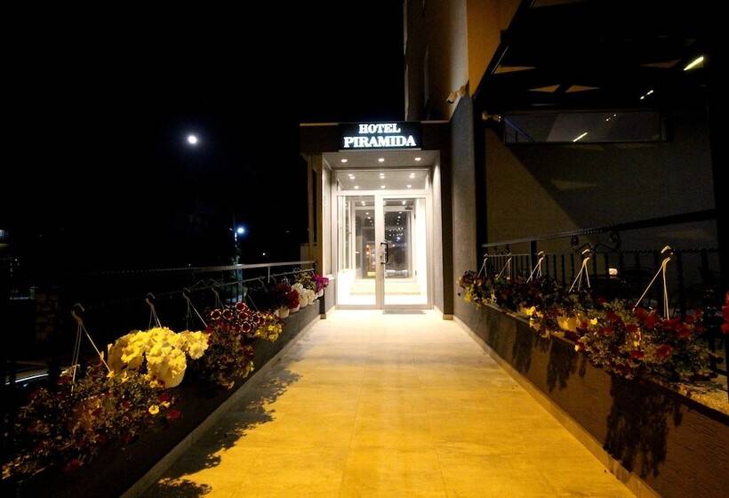 酒店 Piramida